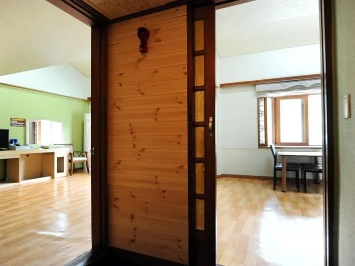 [Gurye] A 20-pyeong pension with a pleasant environment and the atmosphere of an old-fashioned log cabin 10