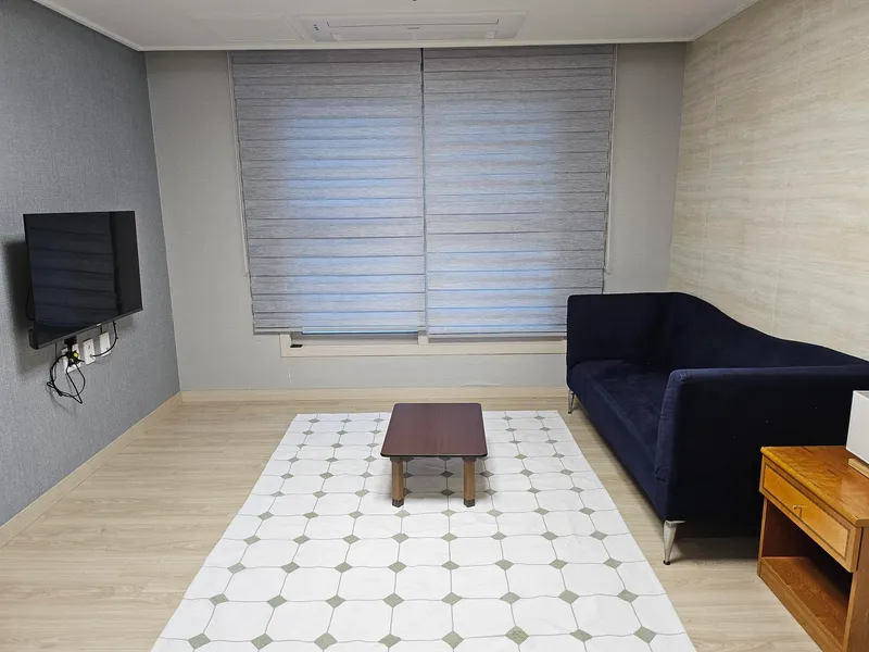 [Yeongpyeong-dong, Jeju] 47 pyeong three-room, spacious living room officetel #Easy access to Jeju City 17