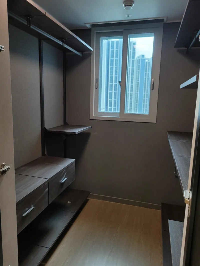 [Yeonsu, Incheon] 10-person ocean view full air conditioning 35 pyeong newly built 4-room apt 52