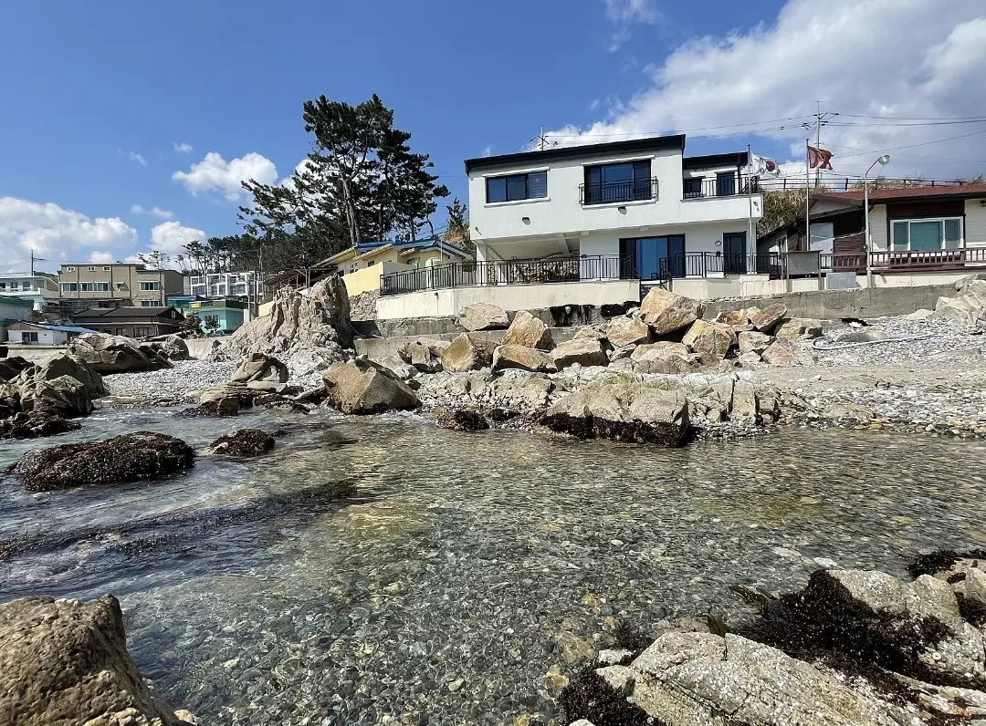 경주 감포 오션뷰·바다 근처·시골 살기 독채 투룸·최대 8인 앞마당이 바다~ 투룸복층독채 해돋이 대표 사진