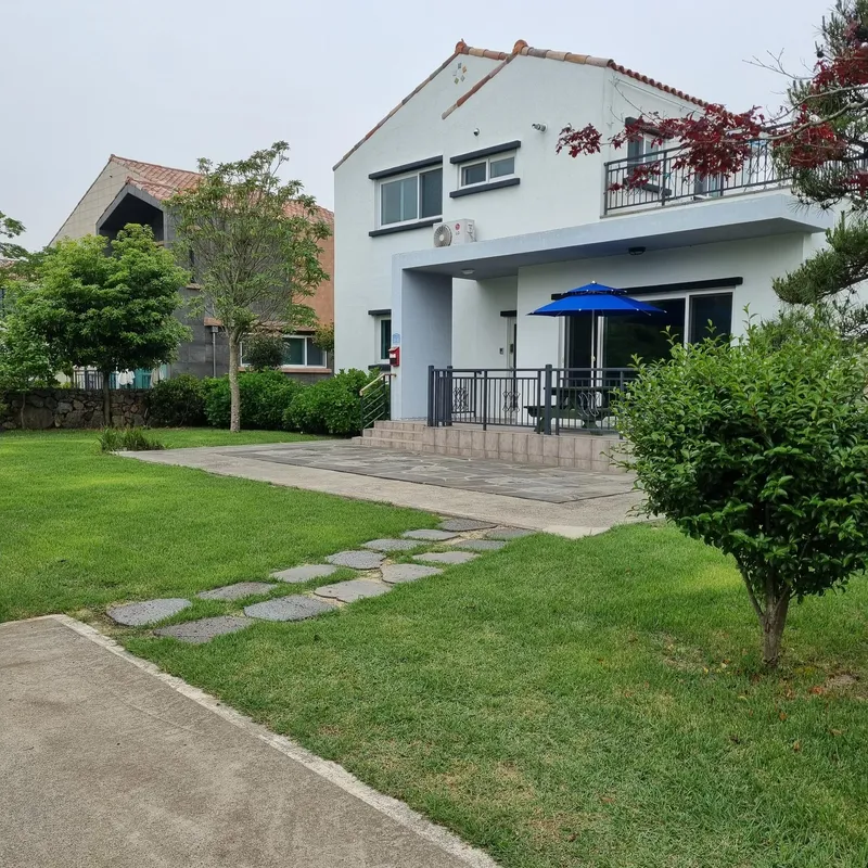 [Gujwa, Jeju] #Beautiful 2-story detached house with stone wall and lawn garden (Hydrangea) 2