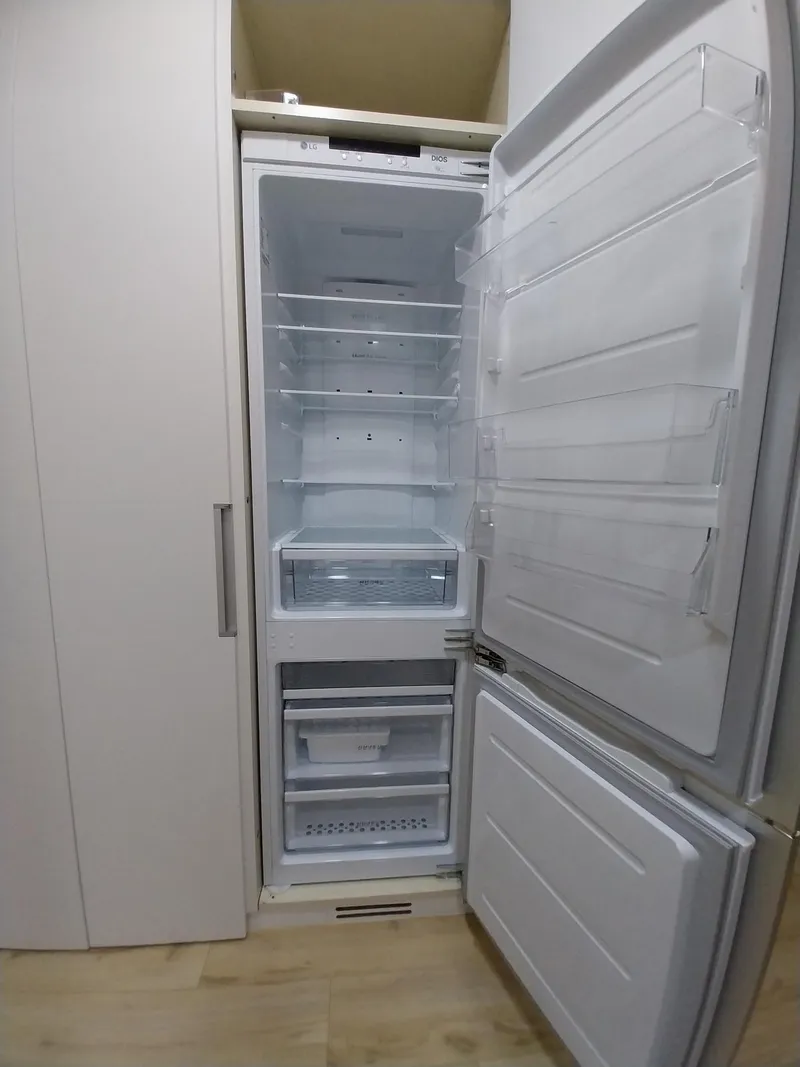 [Seocho, Seoul] 3-minute walk from Gangnam Station Exit 5, clean officetel with large floor space 24
