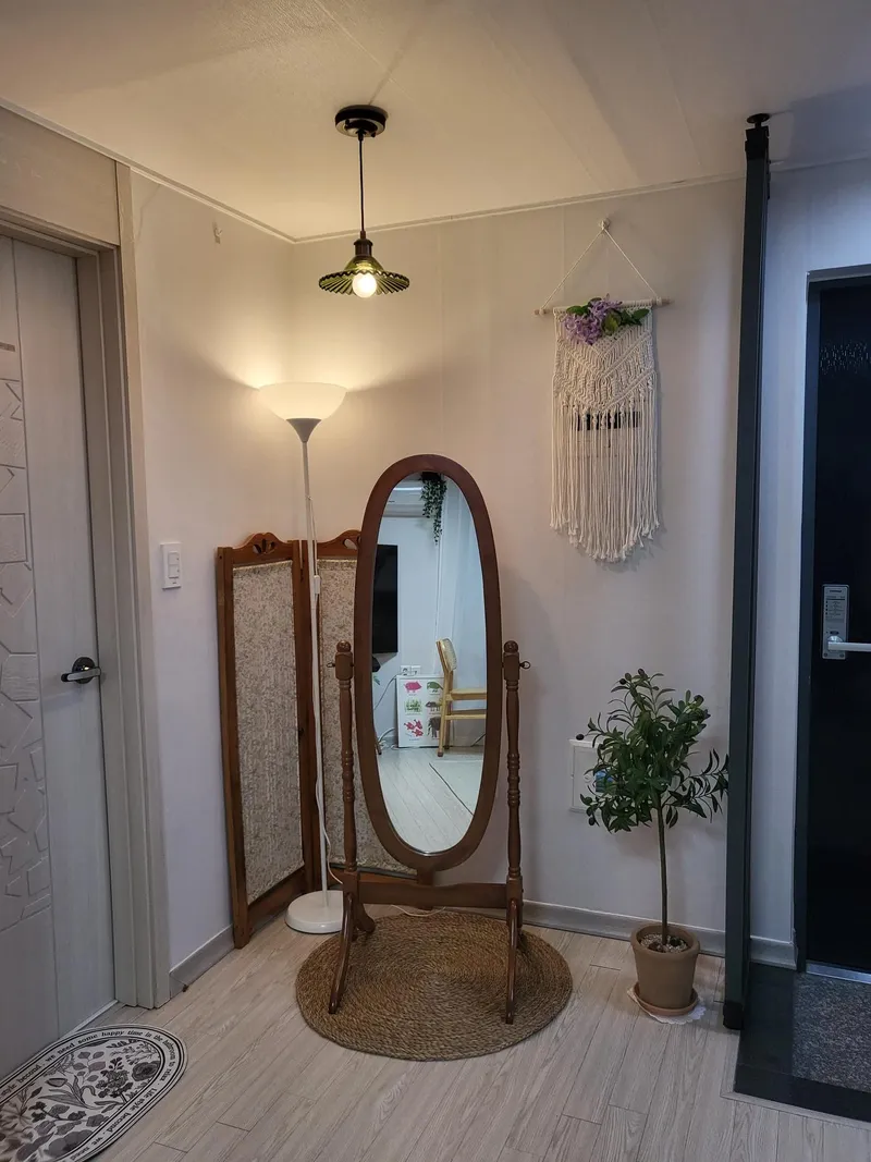 [Songpa, Seoul] 2 minutes walk from Songpanaru Station on Line 9, very close to the station 12