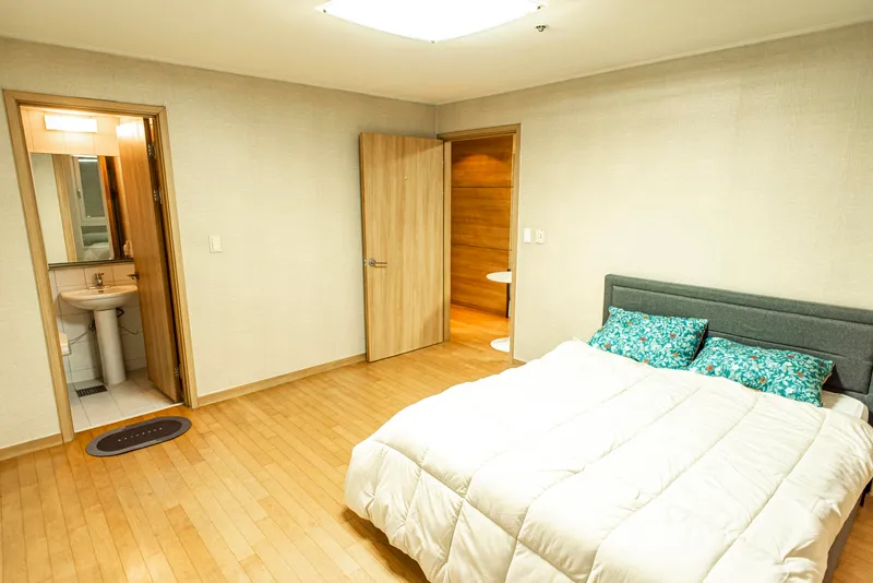 [Bucheon] 3-room apartment 1 minute from Sinjung-dong Station 8