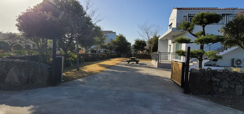 [제주 구좌] 돌담과잔디정원이예쁜 독채2층 전원주택(녹차) 7