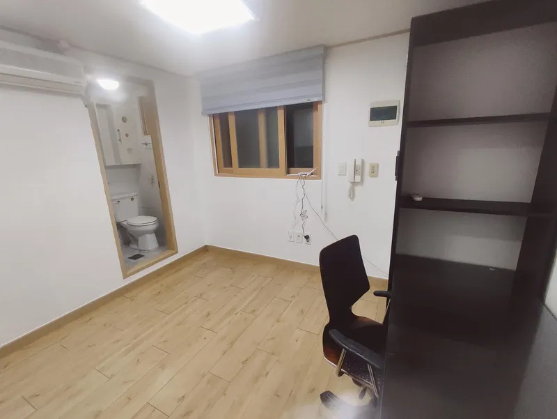 [Gwanak, Seoul] 8 minutes walk from Sillim Station to Danggok Station. Room 304, south facing 5