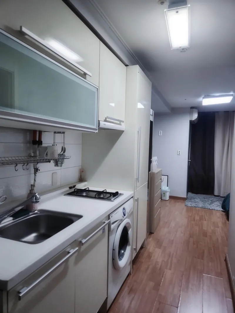 [Gangnam, Seoul] Studio Apartment, 30-second walk from Yeoksam Station # Prime location right next to Yeoksam Station (Line 2) 13