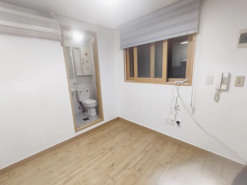 [Gwanak, Seoul] 8 minutes walk from Sillim Station to Danggok Station. Room 304, south facing 3