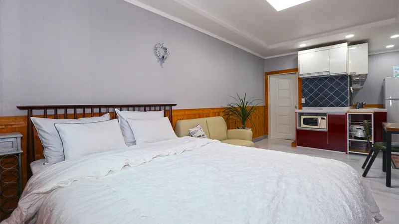[Gurye] A neat and clean pension with a great view of the Seomjin River in front #Byeolbang 5