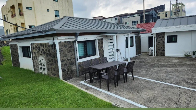 [Seongsan, Seogwipo] Geo House, a fully-furnished stone house living accommodation 17