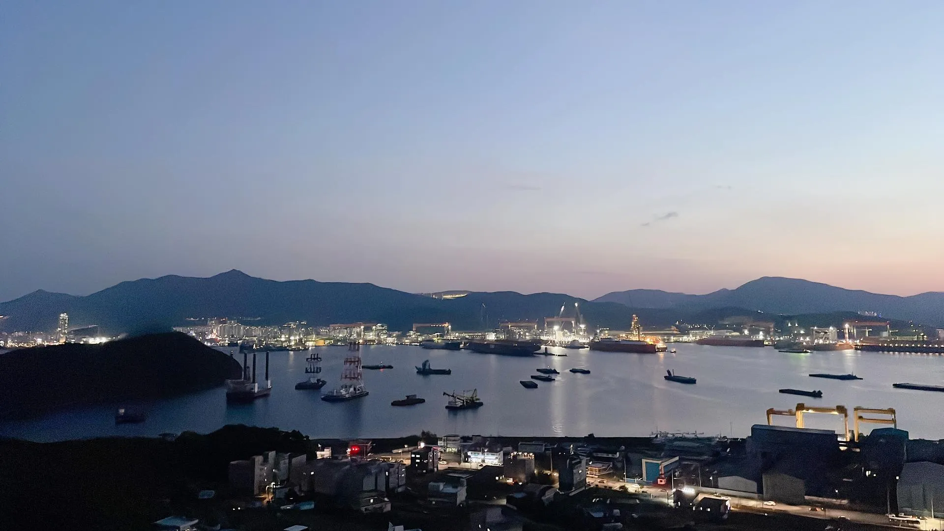 Yeoncho-myeon Ocean View Three-Bedroom Apartment