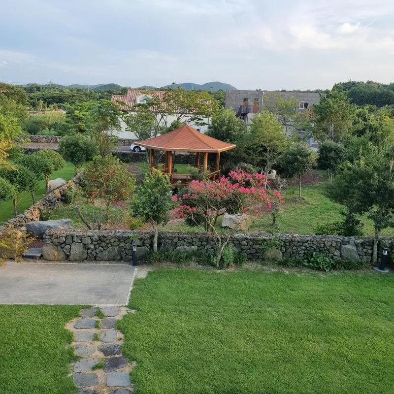 [Gujwa, Jeju] #Beautiful 2-story detached house with stone wall and lawn garden (Hydrangea) 14