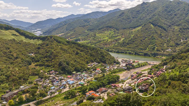 [Gurye] A neat and clean pension with a great view of the Seomjin River in front #Byeolbang 10