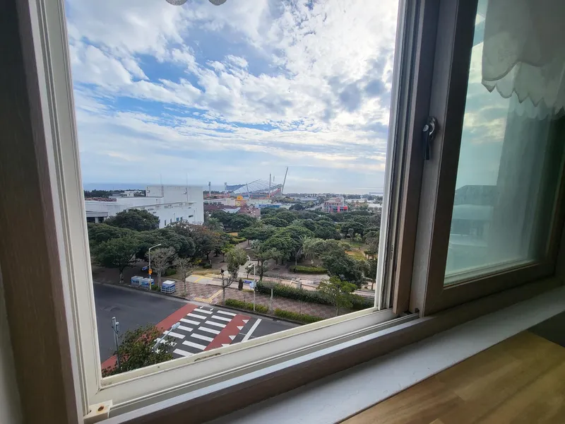 [Gangjeong-dong, Seogwipo] 14 Pyeong (actual size), 2 Balconies, a true 1.5-room apartment with ocean view at the price of a studio, excellent transportation 32