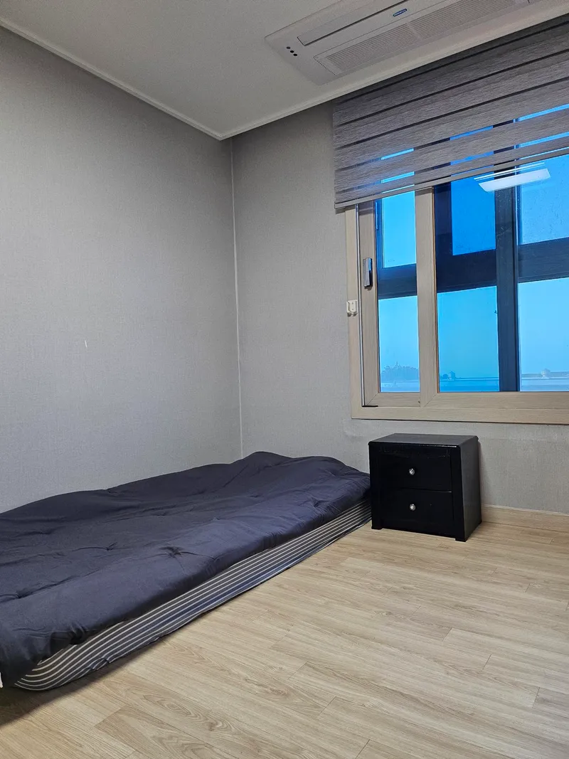 [Yeongpyeong-dong, Jeju] 47 pyeong three-room, spacious living room officetel #Easy access to Jeju City 25