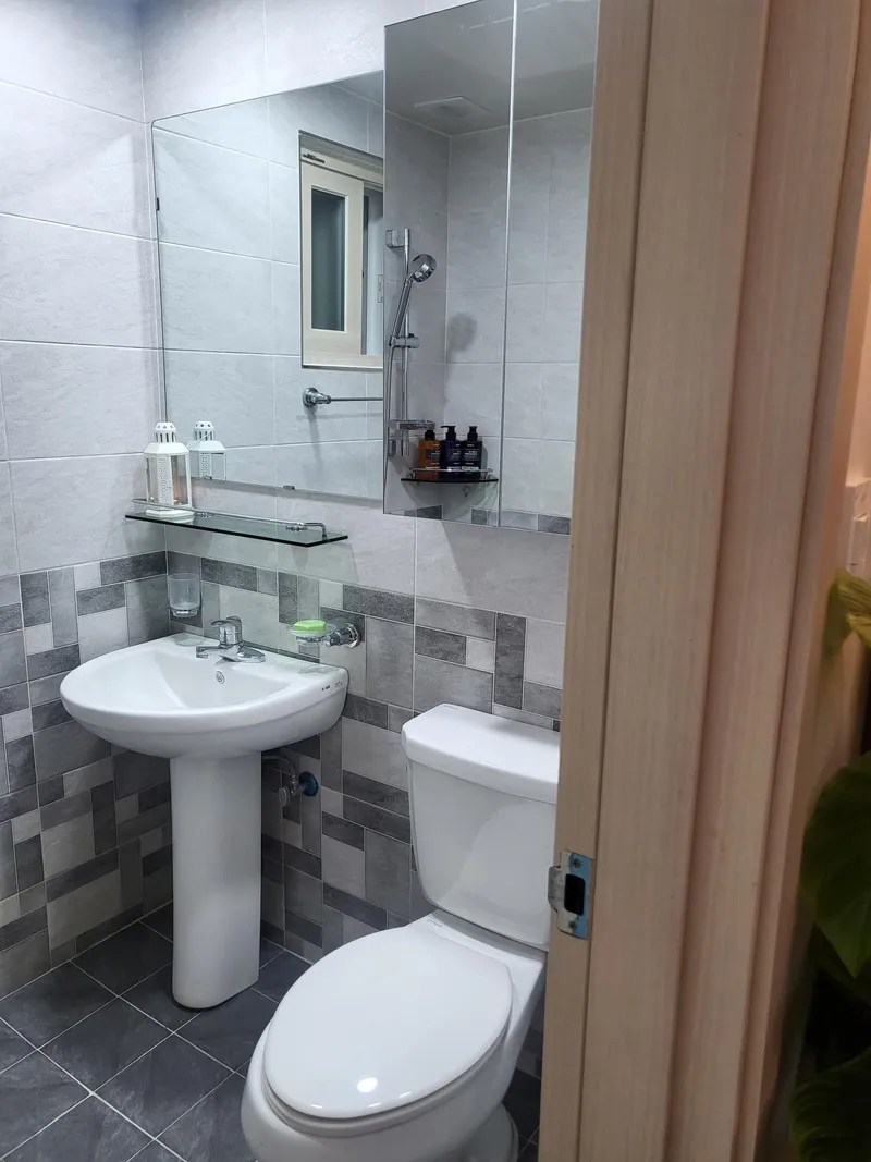 [Songpa, Seoul] 2 minutes walk from Songpanaru Station on Line 9, very close to the station 5