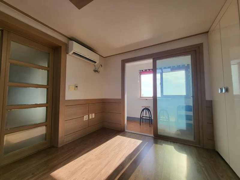 [Gangjeong-dong, Seogwipo] 14 Pyeong (actual size), 2 Balconies, a true 1.5-room apartment with ocean view at the price of a studio, excellent transportation 26