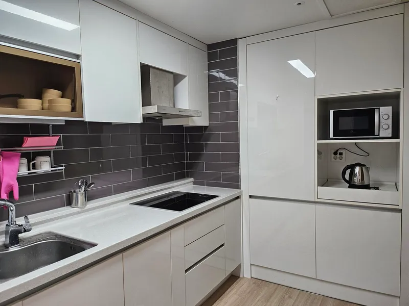 [Yeongpyeong-dong, Jeju] 47 pyeong three-room, spacious living room officetel #Easy access to Jeju City 13