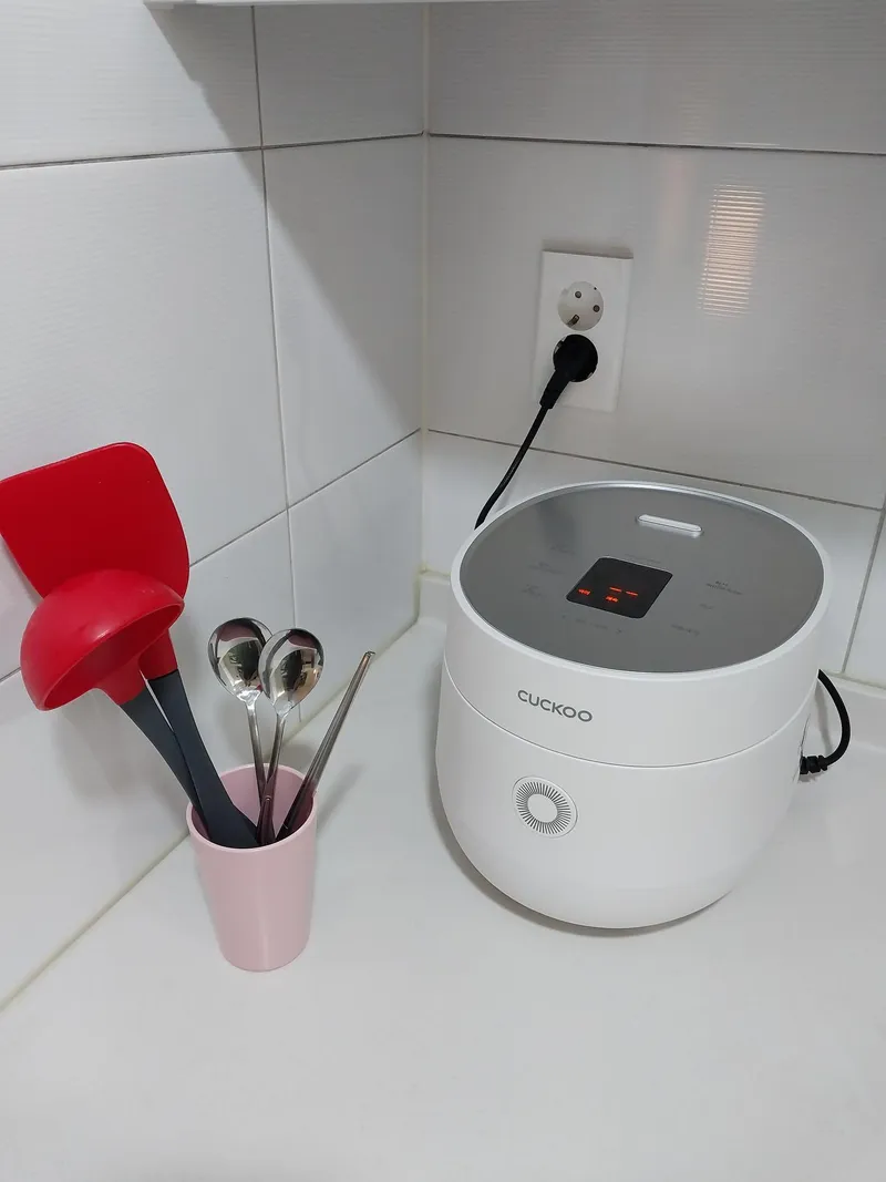 [Seocho, Seoul] 3-minute walk from Gangnam Station Exit 5, clean officetel with large floor space 20