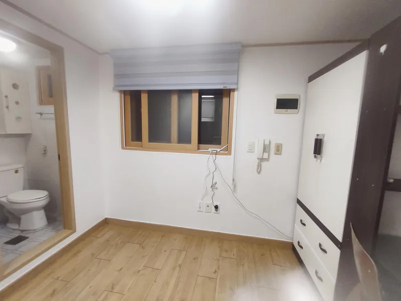 [Gwanak, Seoul] 8 minutes walk from Sillim Station to Danggok Station. Room 304, south facing 4