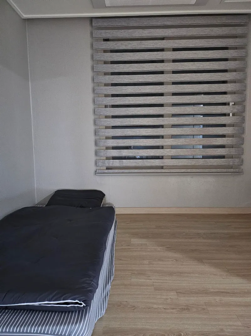[Yeongpyeong-dong, Jeju] 47 pyeong three-room, spacious living room officetel #Easy access to Jeju City 41