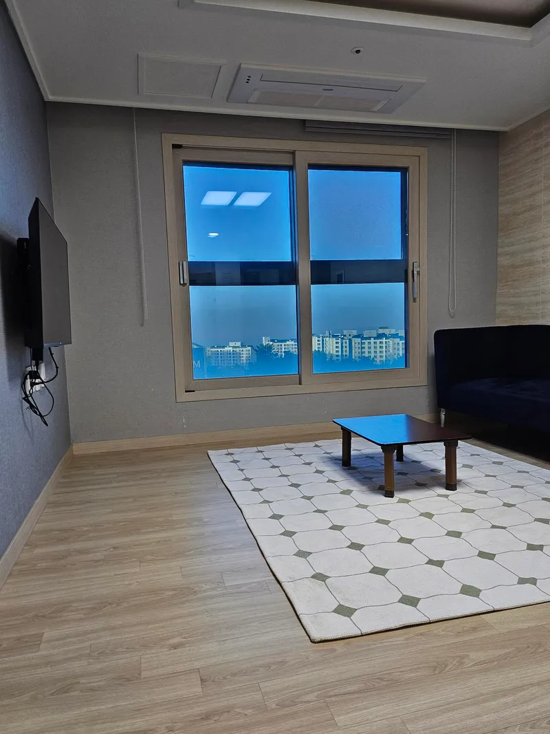[Yeongpyeong-dong, Jeju] 47 pyeong three-room, spacious living room officetel #Easy access to Jeju City 18