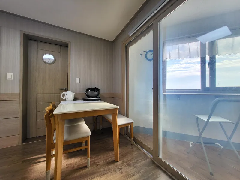 [Gangjeong-dong, Seogwipo] 14 Pyeong (actual size), 2 Balconies, a true 1.5-room apartment with ocean view at the price of a studio, excellent transportation 30