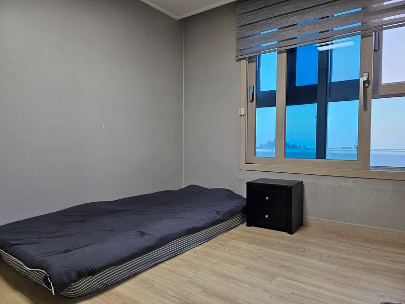 [Yeongpyeong-dong, Jeju] 47 pyeong three-room, spacious living room officetel #Easy access to Jeju City 24