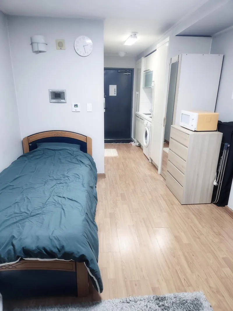 [Gangnam, Seoul] Studio Apartment, 30-second walk from Yeoksam Station # Prime location right next to Yeoksam Station (Line 2) 8
