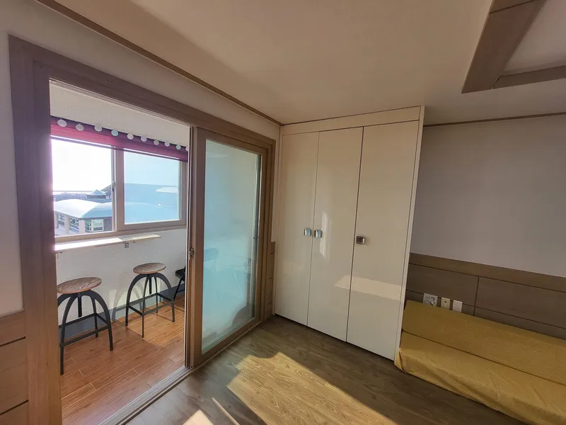 [Gangjeong-dong, Seogwipo] 14 Pyeong (actual size), 2 Balconies, a true 1.5-room apartment with ocean view at the price of a studio, excellent transportation 25