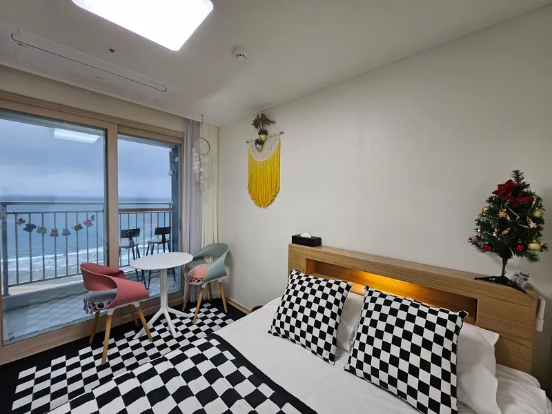 [Yangyang] E7-9 Front ocean view, bed sunrise, full option, high floor, quiet healing accommodation. Netflix provided 3