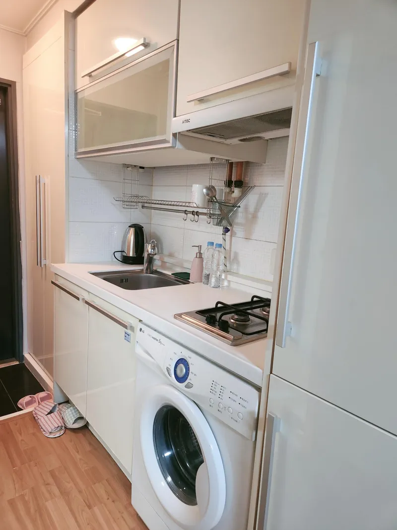 [Gangnam, Seoul] Studio Apartment, 30-second walk from Yeoksam Station # Prime location right next to Yeoksam Station (Line 2) 5