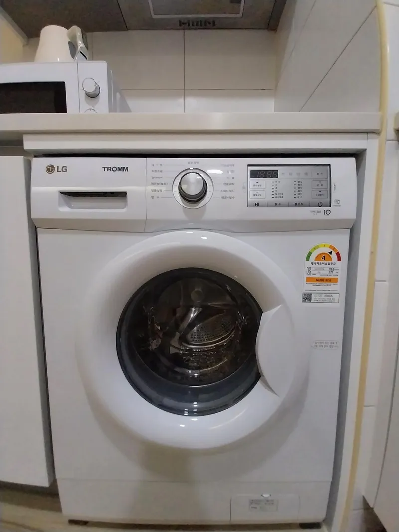 [Seocho, Seoul] 3-minute walk from Gangnam Station Exit 5, clean officetel with large floor space 22