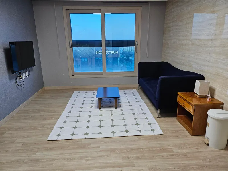 [Yeongpyeong-dong, Jeju] 47 pyeong three-room, spacious living room officetel #Easy access to Jeju City 20