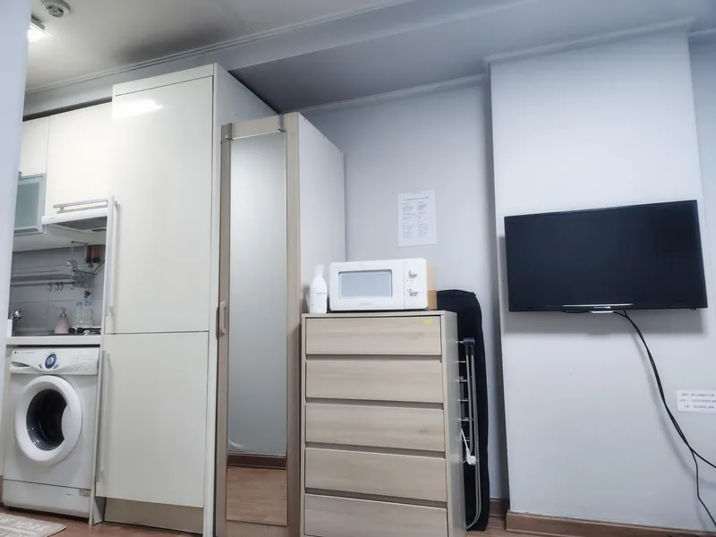 [Gangnam, Seoul] Studio Apartment, 30-second walk from Yeoksam Station # Prime location right next to Yeoksam Station (Line 2) 14