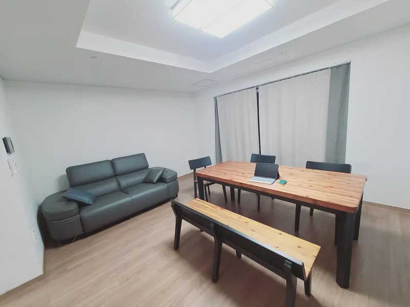 [제주 노형동] 타운하우스 독채 복층구조 거실 + 방2 + 다락 14