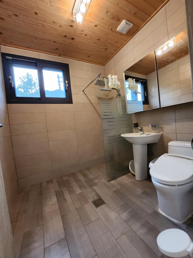 [Namhae] 2nd floor of a detached one-room house with a glass living room that embraces the entire ocean view 10
