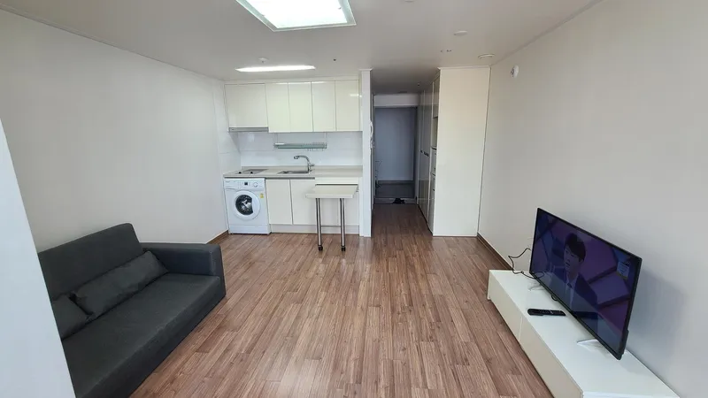 [Yeonje, Busan] 16th floor of Yeonsan-dong officetel with convenient transportation and great view 2