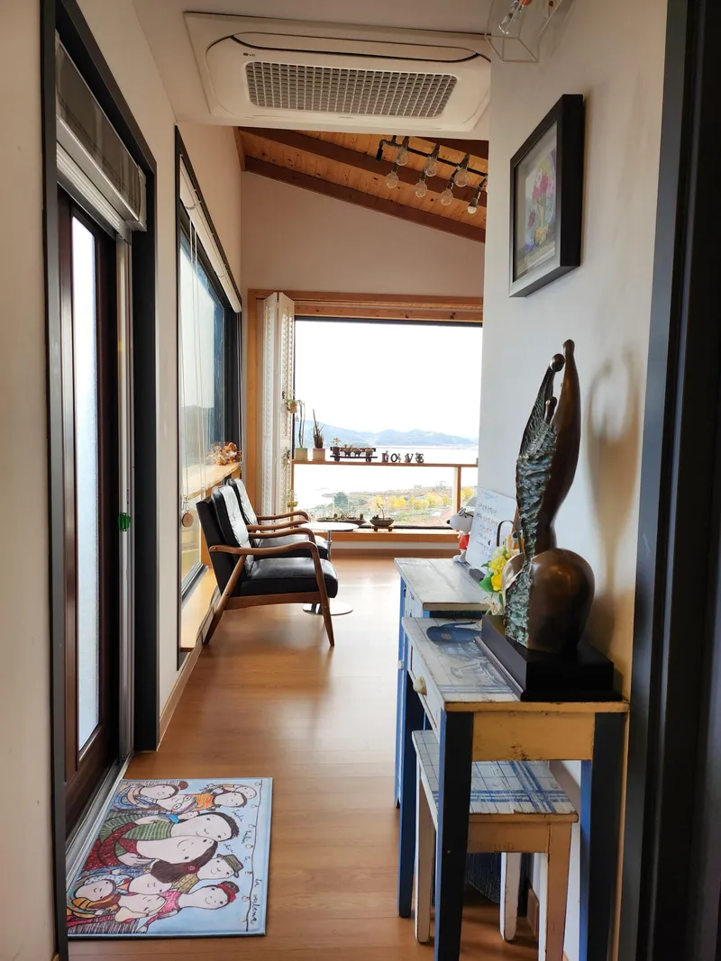 [Namhae] 2nd floor of a detached one-room house with a glass living room that embraces the entire ocean view 9