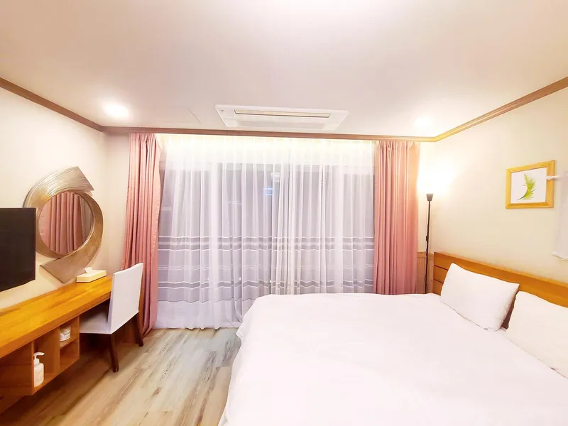 [Hogeun-dong, Seogwipo] Resort near downtown (Deluxe Double Ocean View for 2) High Floor C 6