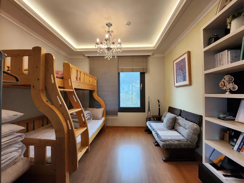 [Namhae] 2nd floor of a detached one-room house with a glass living room that embraces the entire ocean view 5