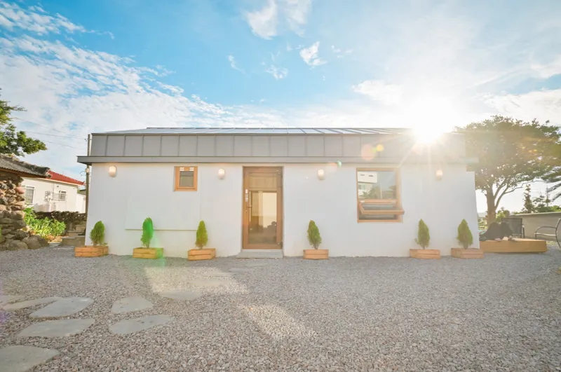 [Dopyeong-dong, Jeju] #Private Jacuzzi Remodeled Stylish Two-Room Traditional Stone House (Outer Annex) #Weekly Stay Only 18