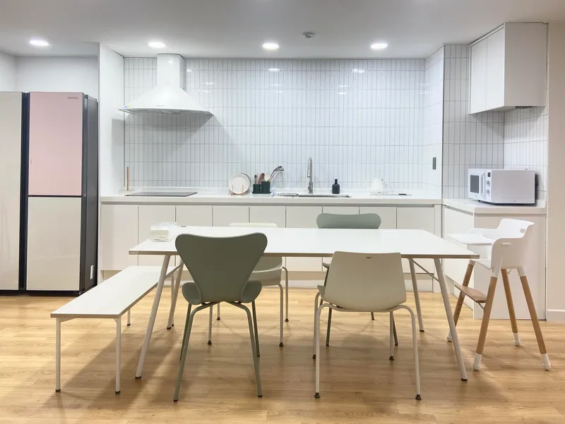 [Daepo-dong, Seogwipo][Seogwipo Jungmun] Modern and clean white full-option villa with palm tree sensibility #Family Jeju life 16