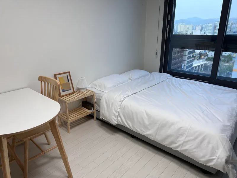 [Jung-gu, Daegu] 1 minute from Dongseong-ro/Full option/One room/Safe space/Netflix/Residence 49
