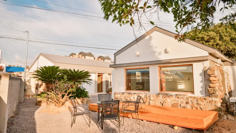 [Dopyeong-dong, Jeju] #Private Jacuzzi Remodeled Stylish Two-Room Traditional Stone House (Outer Annex) #Weekly Stay Only 19