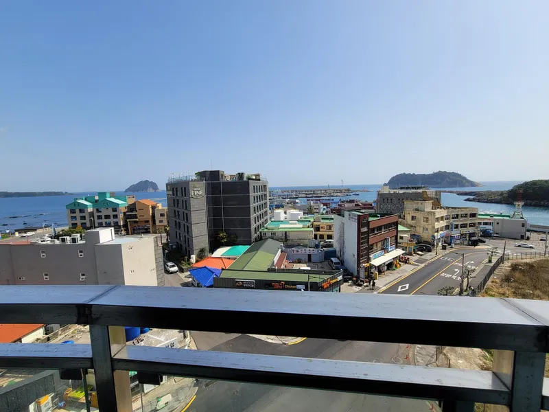 [서귀포 서귀동] 오션뷰 테라스 및 욕조, 더블베드 1개와 싱글베드 1개 호텔B 7