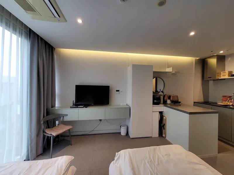 [Topyeong-dong, Seogwipo] Quiet healing camp hotel-style one-room in the forest area 9