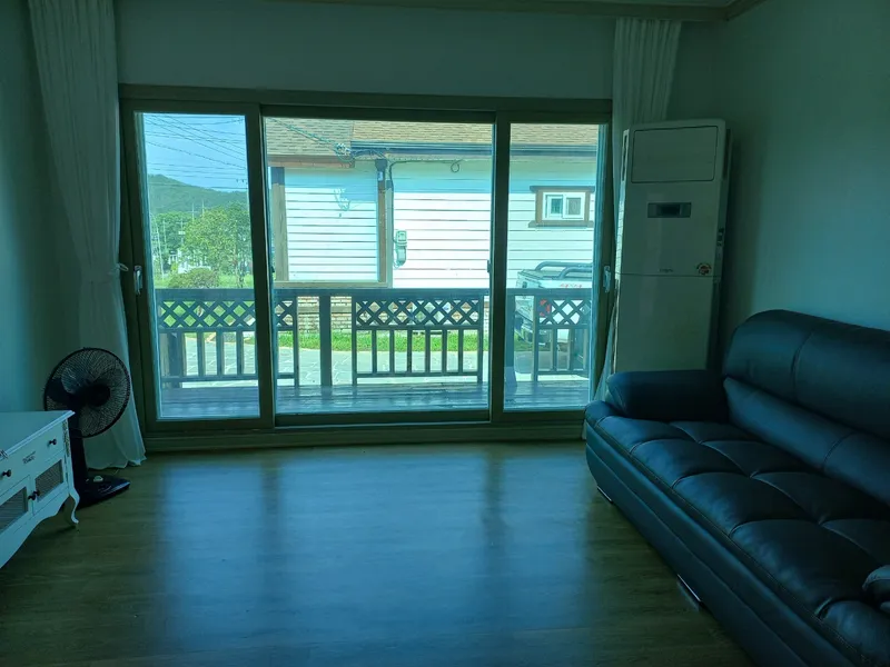 [Haman] A picturesque country house located in Ara Gaya, a historical site 13
