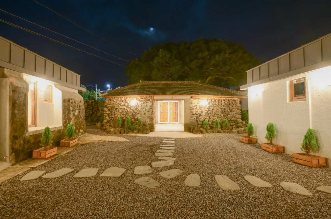 Dopyeong-dong Jacuzzi Two-Room Villa