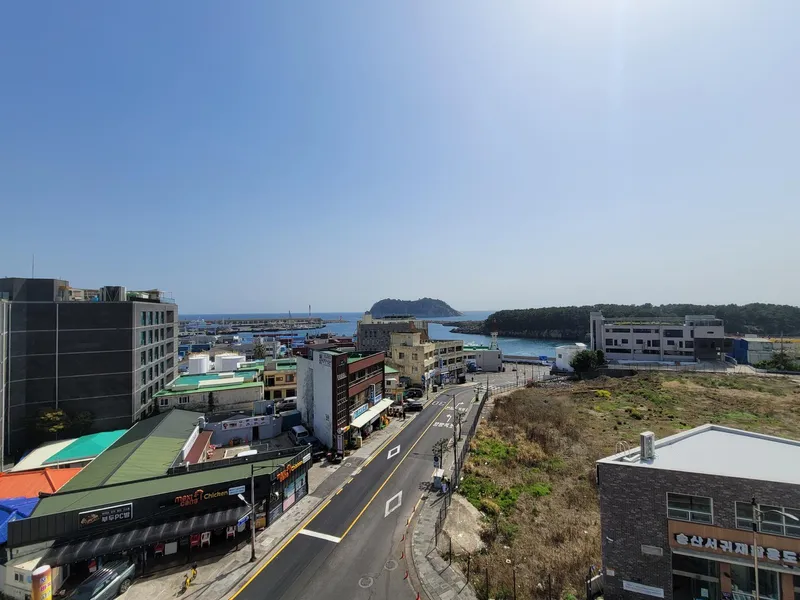 [서귀포 서귀동] 오션뷰 테라스 및 욕조, 더블베드 1개와 싱글베드 1개 호텔B 8